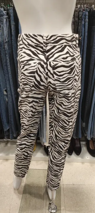 Pantalones vaqueros Mango estampado cebra T.34