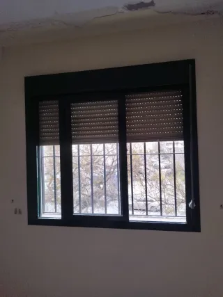 Ventana aluminio verde carruaje