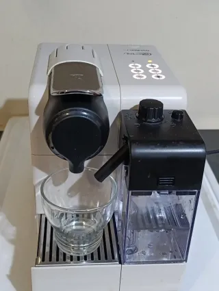 Cafetera Nespresso DeLonghi Lattissima Touch