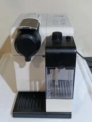 Cafetera Nespresso DeLonghi Lattissima Touch