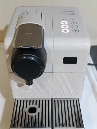 Cafetera Nespresso DeLonghi Lattissima Touch