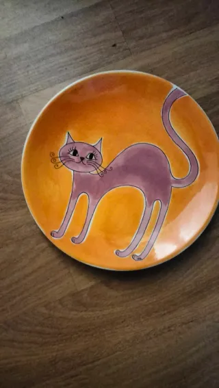 Prato decorativo com gato azul e laranja