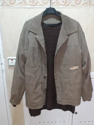 Chaqueta tipo pana y jersey lana de hombre