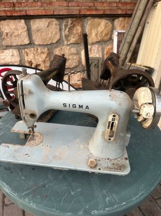 Máquina de coser antigua SIGMA