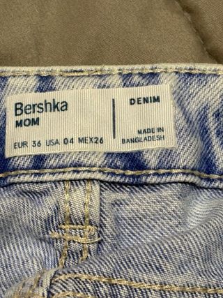 Pantalón vaquero largo desgastado