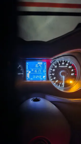 Yamaha XMAX 125 gris y negro