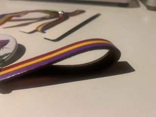 Lote pulsera, llavero y chapa bandera