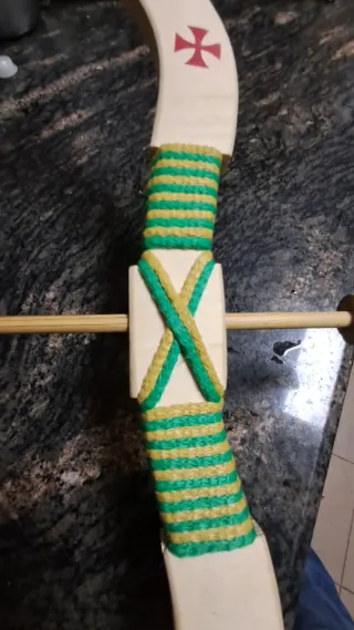 Arco y flecha infantil artesano. Hecho a mano