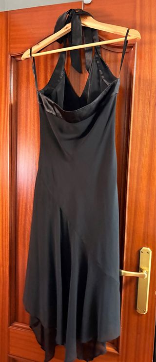 Vestido de fiesta negro con lazo