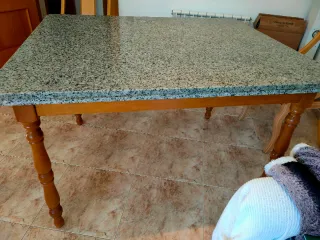 Mesa de cocina y 4 Sillas Comedor