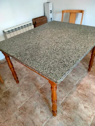 Mesa de cocina y 4 Sillas Comedor