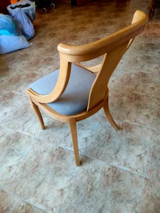 Mesa de cocina y 4 Sillas Comedor