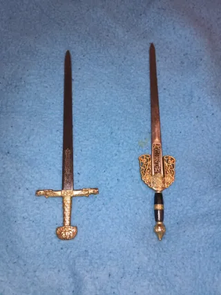 2 Espadas decorativas doradas