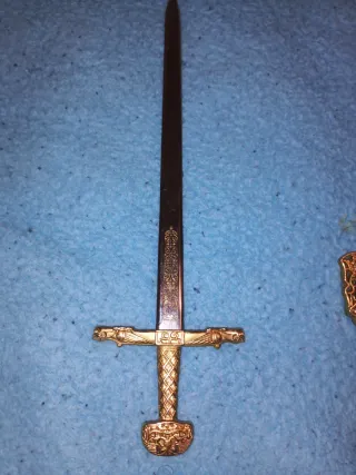 2 Espadas decorativas doradas