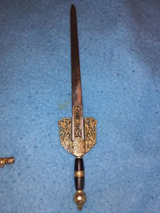 2 Espadas decorativas doradas