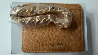 Cartera Michael Kors con cadena dorada