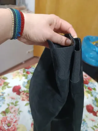 Botas negras con adornos