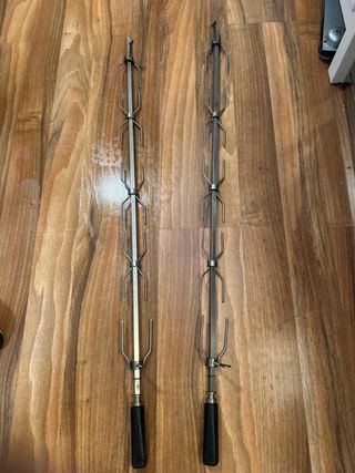 Asador de pollo nuevo con 2 espadas