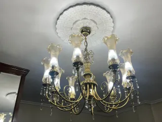 Lámpara de techo dorada con cristal