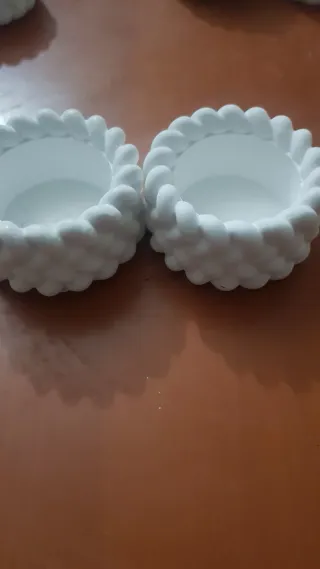 2 vasetti in gesso decorativi. Produzione propria