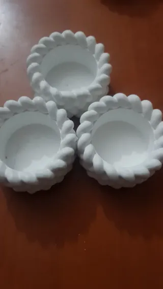 3 vasetti in gesso decorativi. Produzione propria