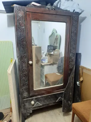 Armario antiguo madera tallada con espejo
