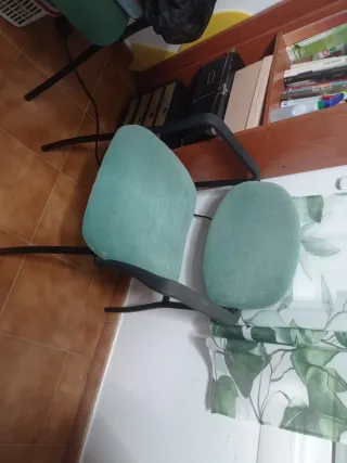 Mesa redonda y 4 sillas