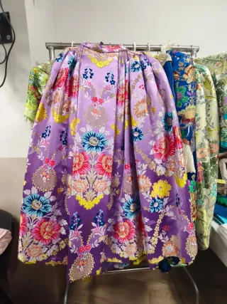 Falda fallera   corpiño, camisa y zapatos