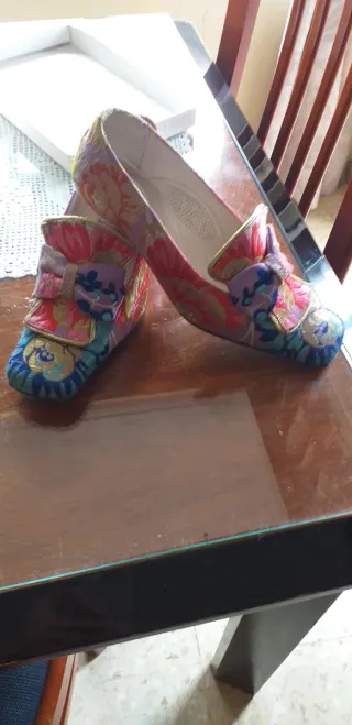 Falda fallera   corpiño, camisa y zapatos