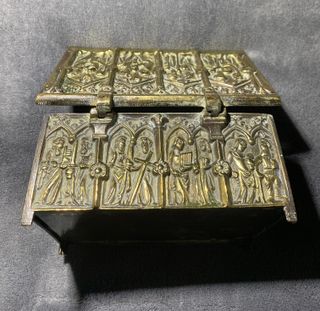 Antiguo Cofre Joyero Neogótico Bronce