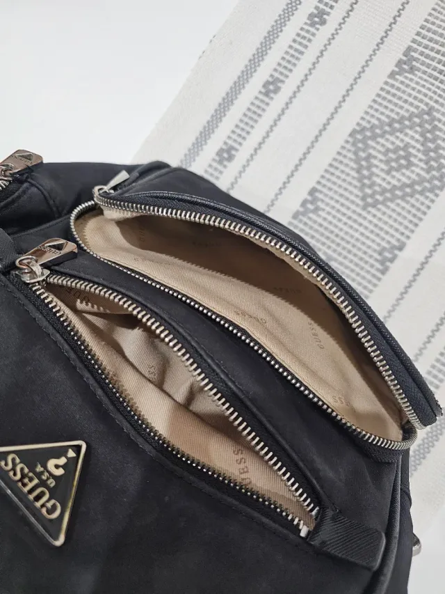 Mochila Guess Negra