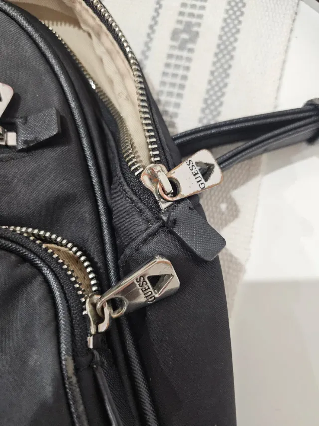Mochila Guess Negra
