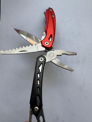 Navaja multiusos con clip