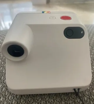 Cámara Polaroid Go Generación 2 + 16 Fotos