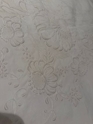 Toalha de mesa bordada com guardanapos