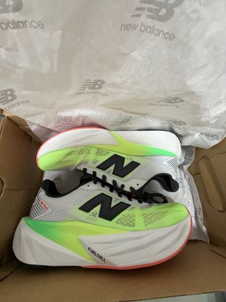New Balance Fuelcell Rebel V5 Verde/Blanco