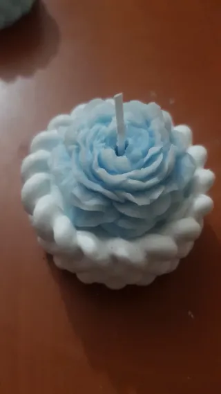 Candela fiore cera soia in vasetto gesso . Produzi