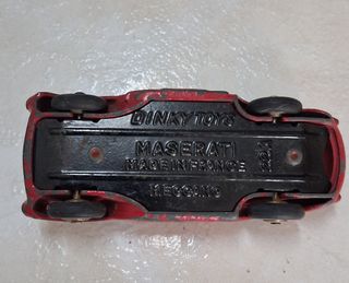 Miniatura Dinky Toys Carro Maserati