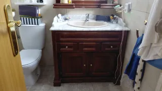 Mueble de baño madera y mármol