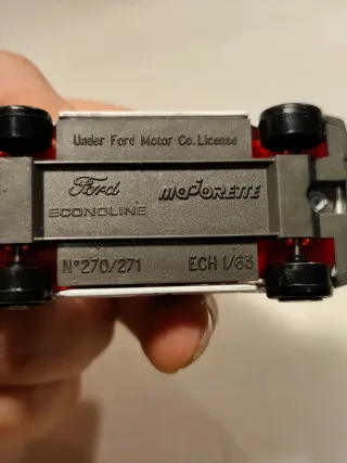 Ambulancia Majorette Ford Econoline 270/271