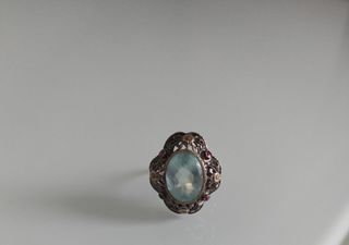 Anillo vintage filigrana con piedra azul ovalada