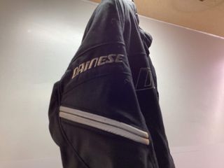 chaqueta motorista dainese sin