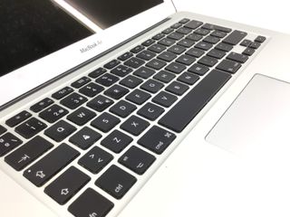 portatil apple apple macbook air core i5 1.3 11 (2013) (a1465)