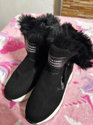 Zapatillas negras con pelo