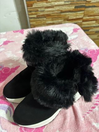 Zapatillas negras con pelo