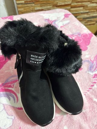 Zapatillas negras con pelo