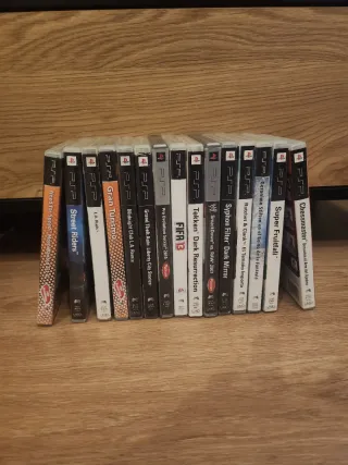 Lote 14 giochi PSP e 6 scatole vuote in regalo