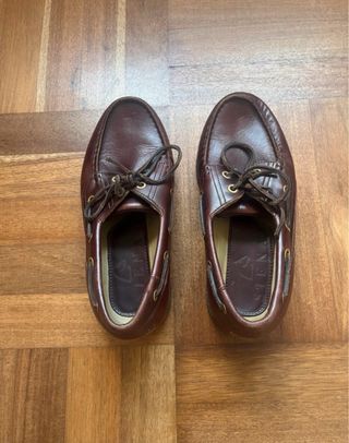 Sapatos de vela castanhos