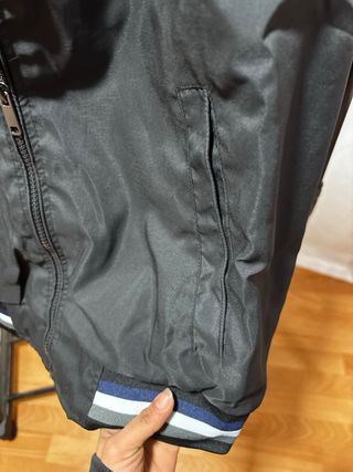 Chaqueta impermeable negra