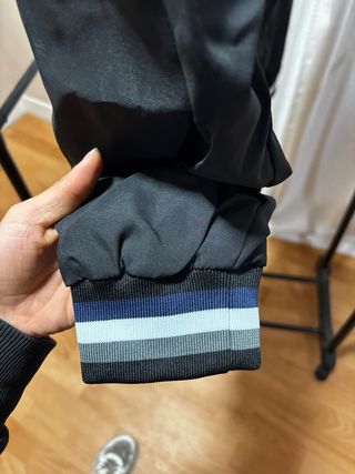 Chaqueta impermeable negra